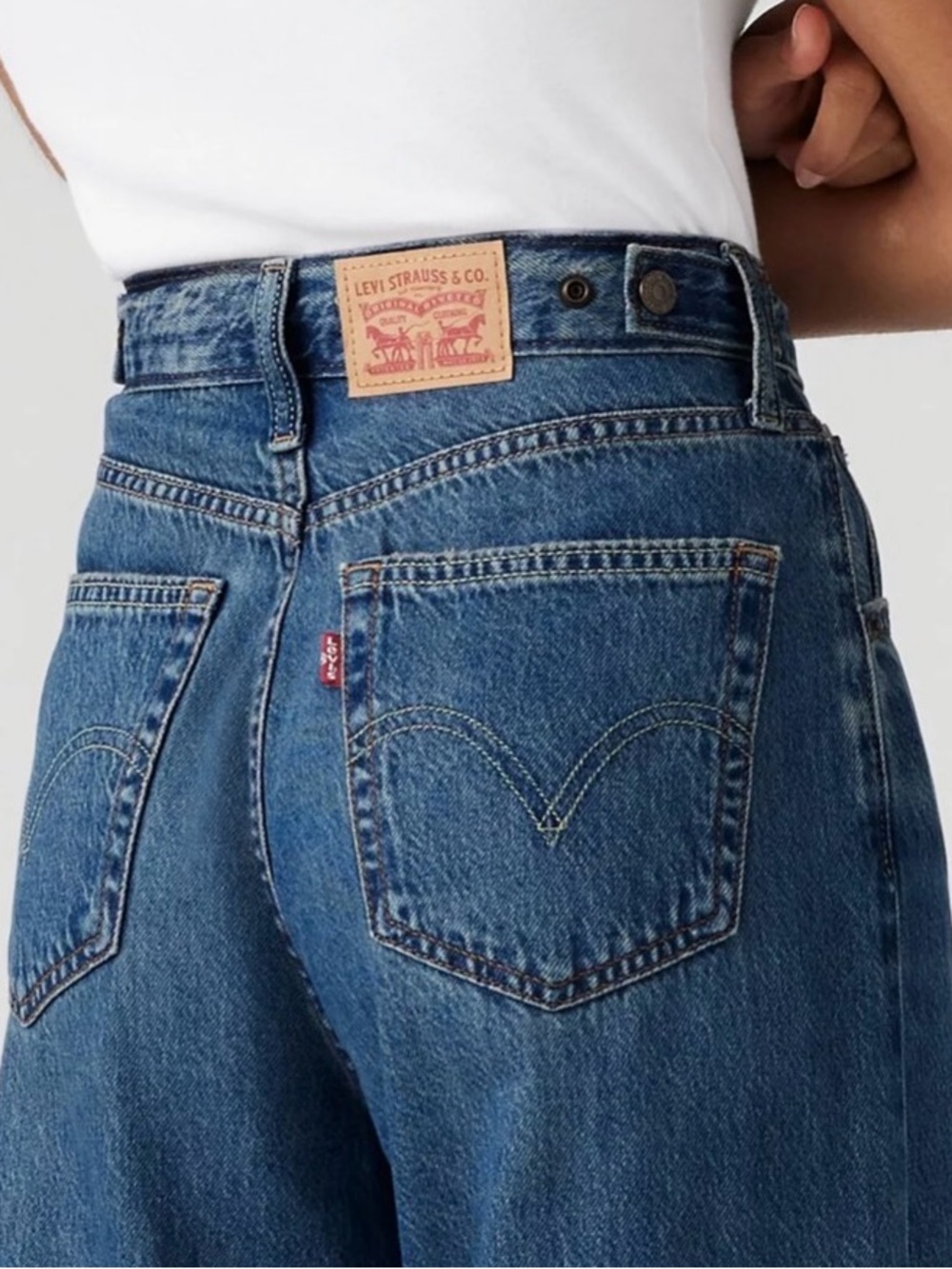 Levi's Cinch Baggy Womens Adjustable Lightweight Jeans Blue Denim Size 25 - Picture 2 of 16